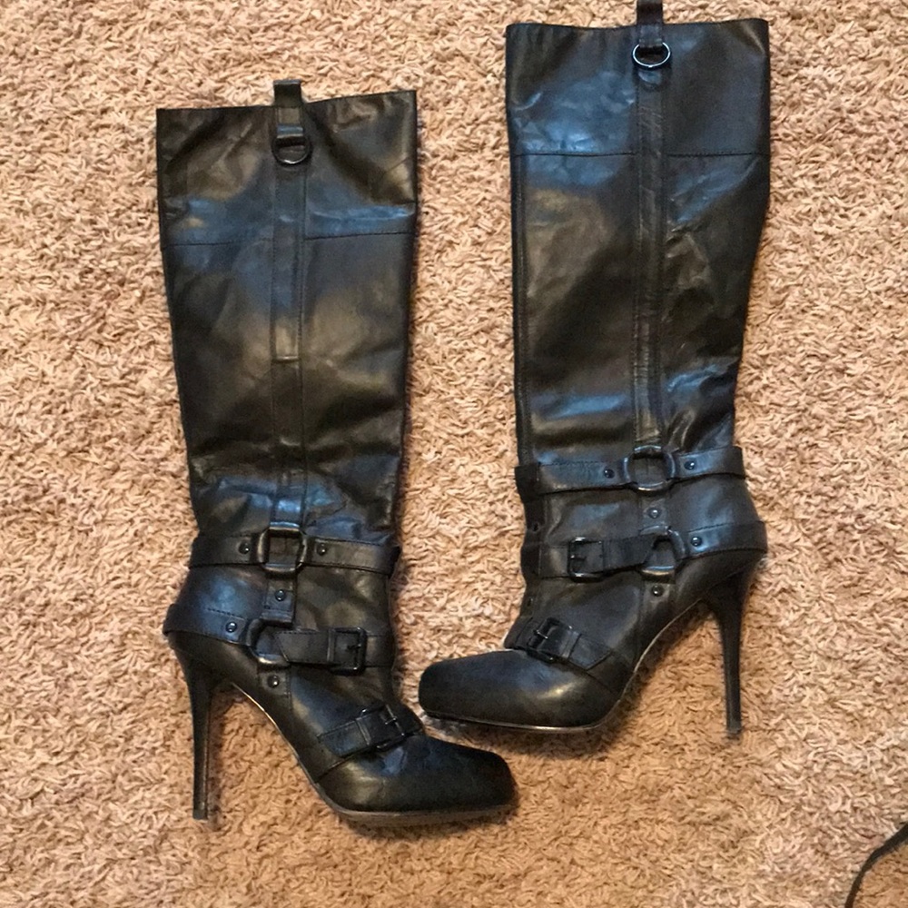 Knee high black boots! Imitation black leather.